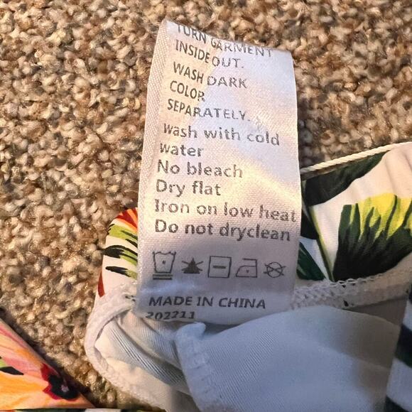 PatPat Tropical Floral Men's Short/Swimsuit.  Size XXL - Picture 5 of 7